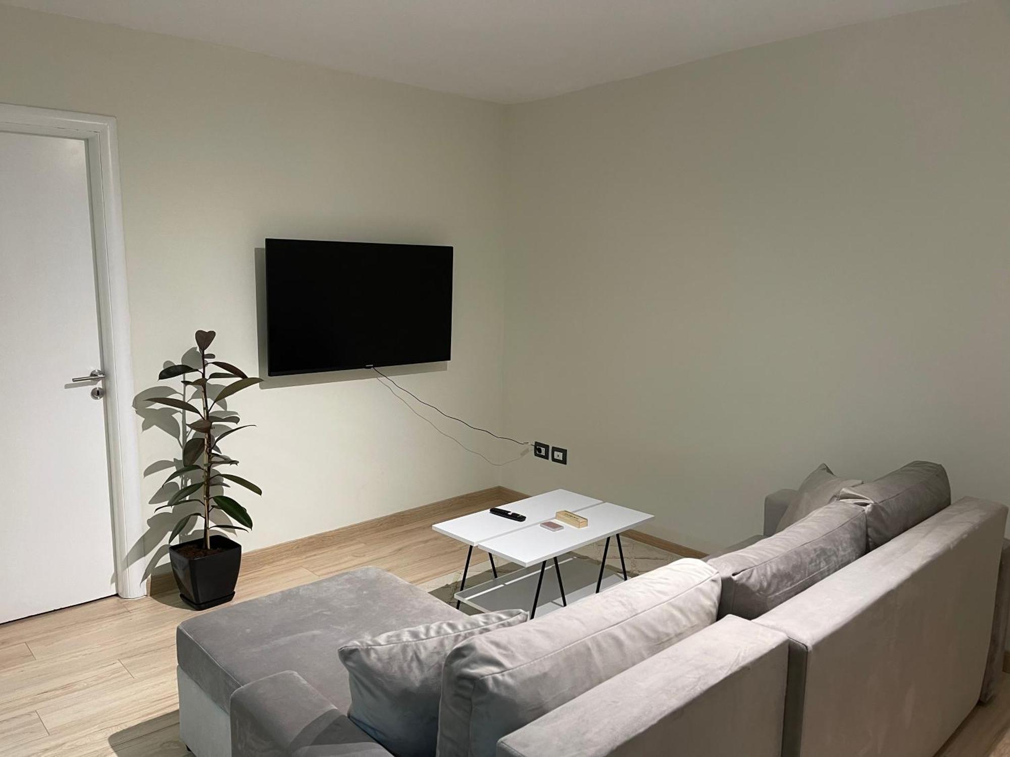 White Apartment, In The Center Of Tirana Extérieur photo
