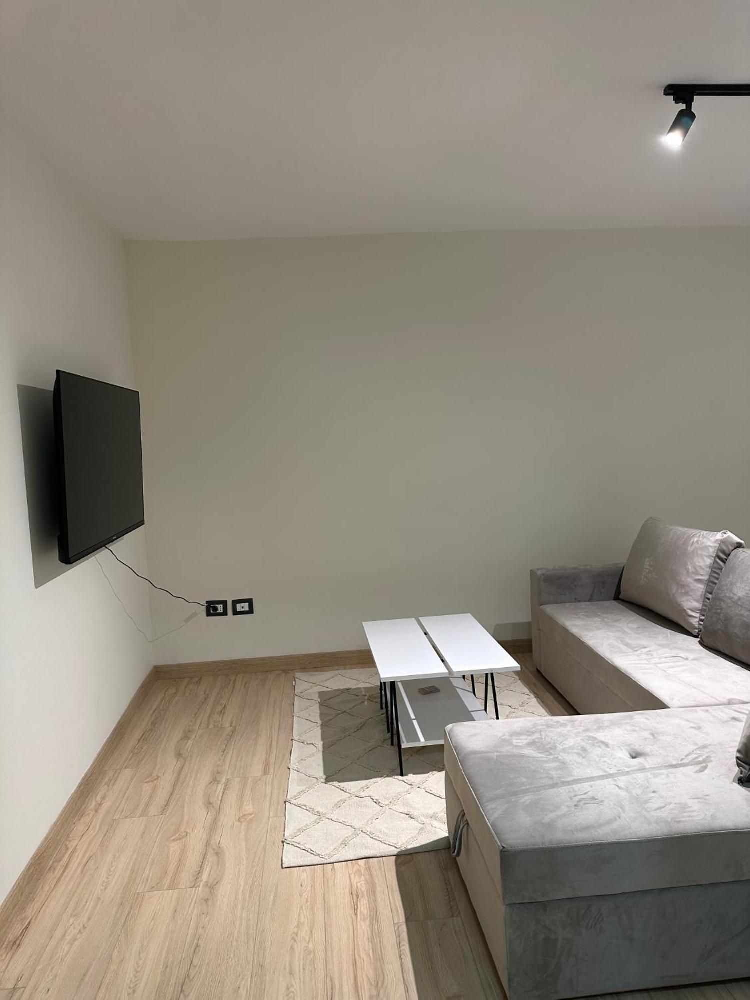 White Apartment, In The Center Of Tirana Extérieur photo