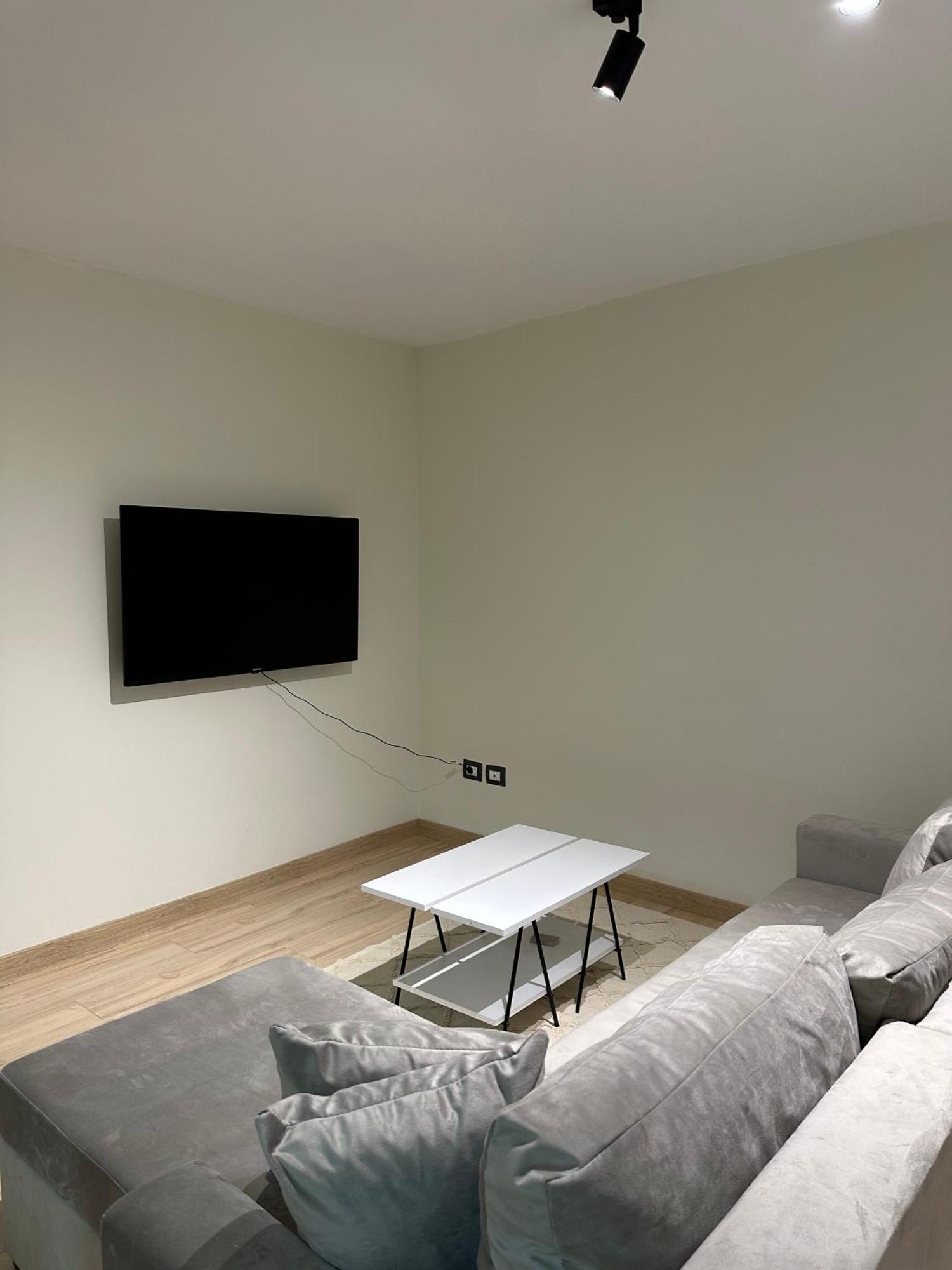 White Apartment, In The Center Of Tirana Extérieur photo