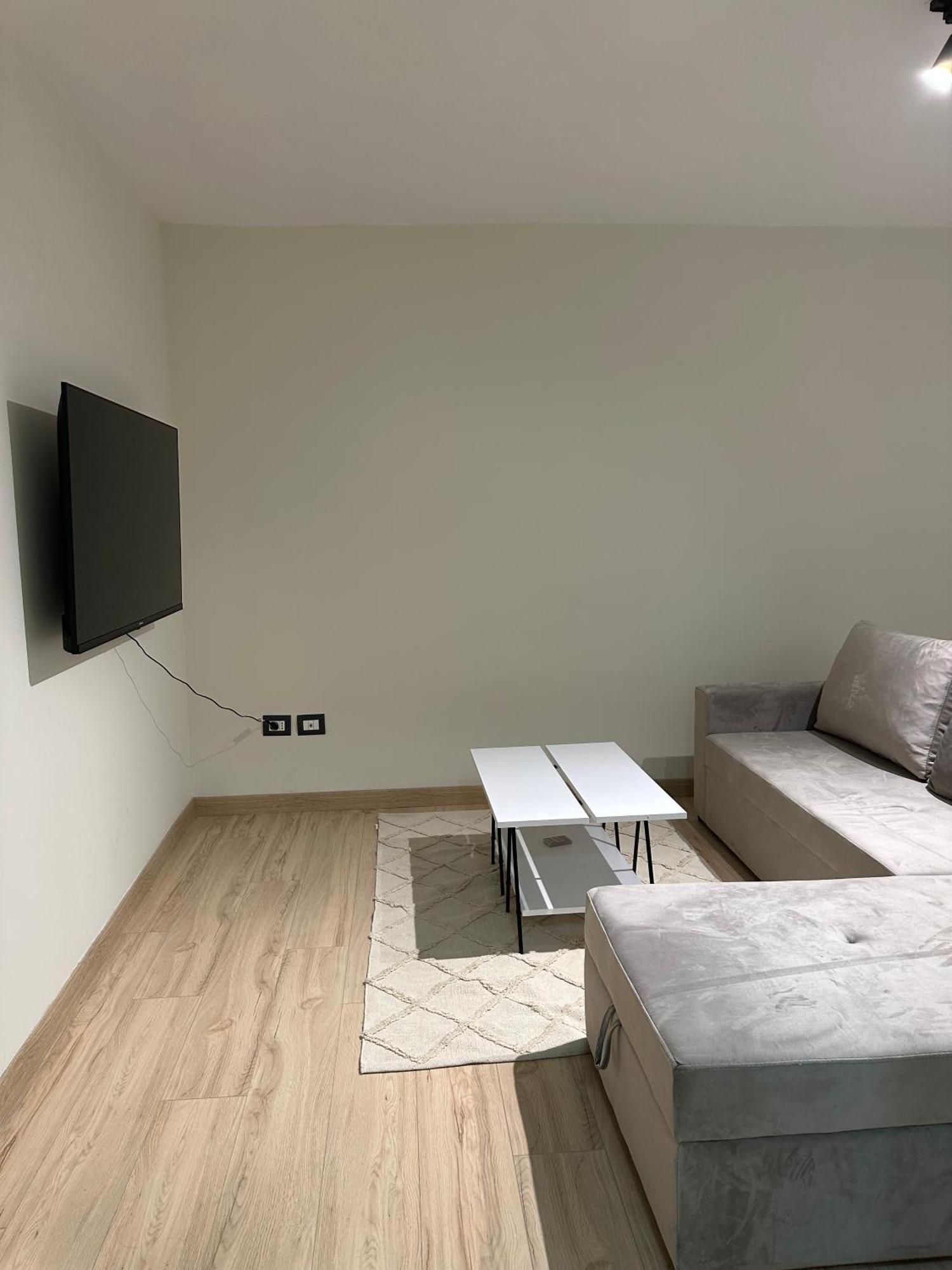 White Apartment, In The Center Of Tirana Extérieur photo